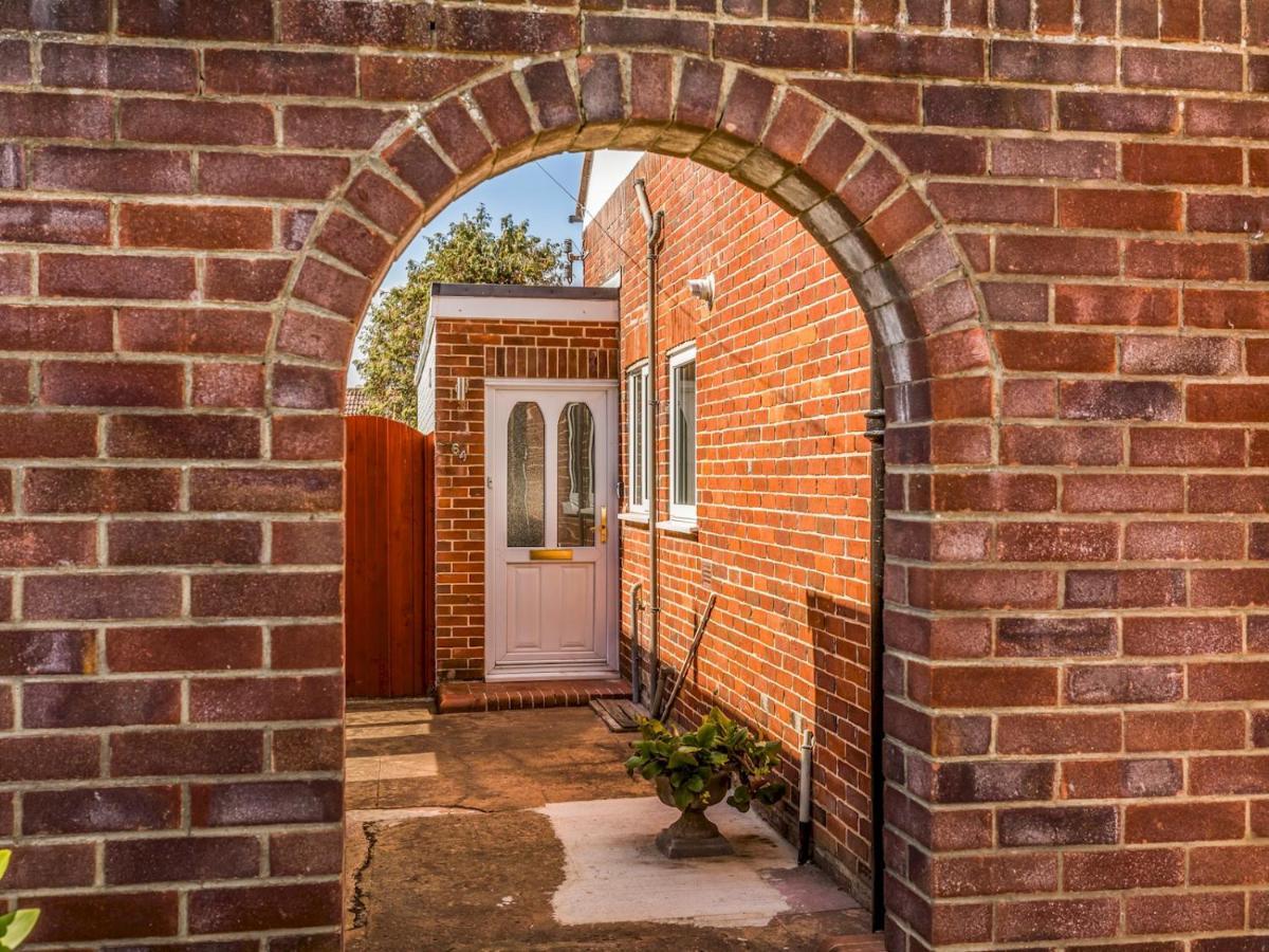 Pass The Keys Lovely Ground Floor Flat With Large Garden Chichester Bagian luar foto