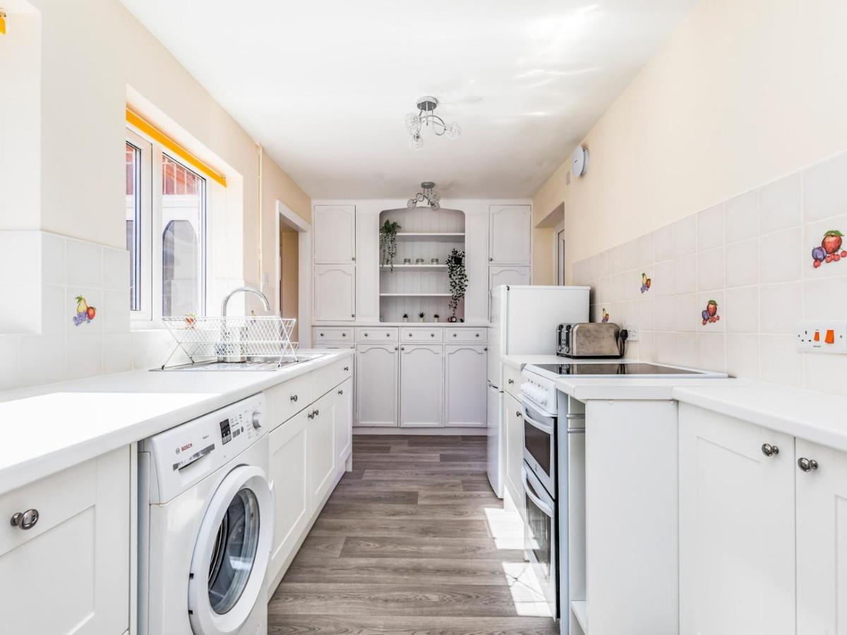Pass The Keys Lovely Ground Floor Flat With Large Garden Chichester Bagian luar foto